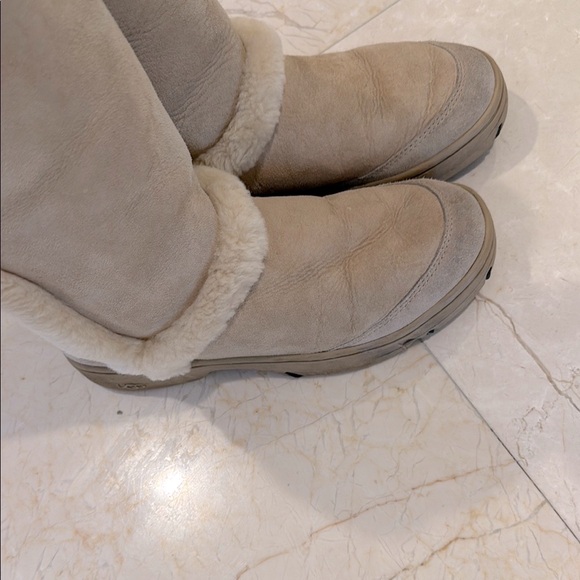 UGG Cozy Tan Shearling-Lined Women's Boots - Picture 9 of 13